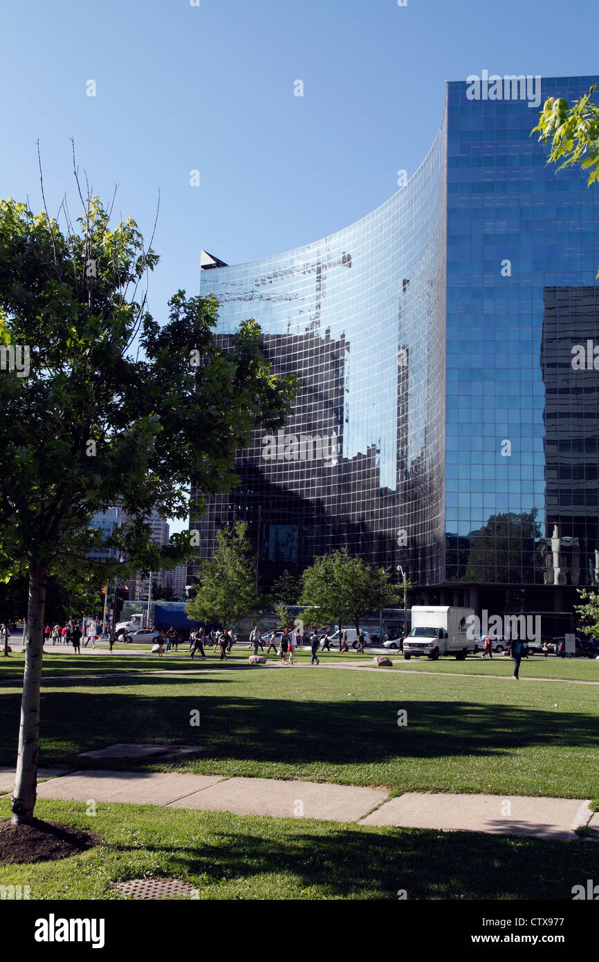 26. Juni 2012, das gebogene Glas Gebäude der Ontario Power Generation-zentrale am University Ave, Toronto, Kanada Toronto Stockfoto