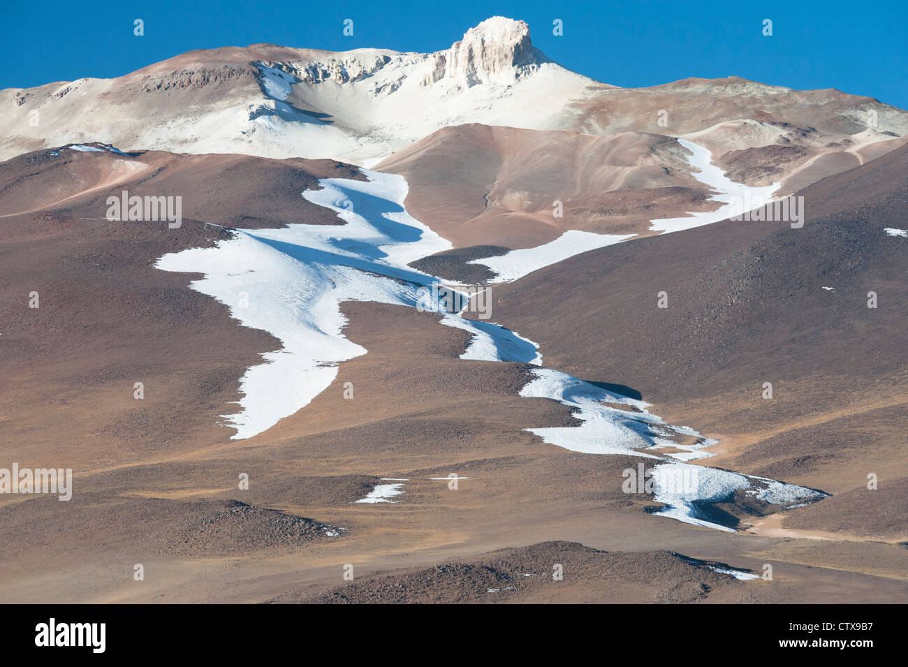 Berge auf dem Weg zur Laguna Tuyajto Atacama Nordchile Stockfoto