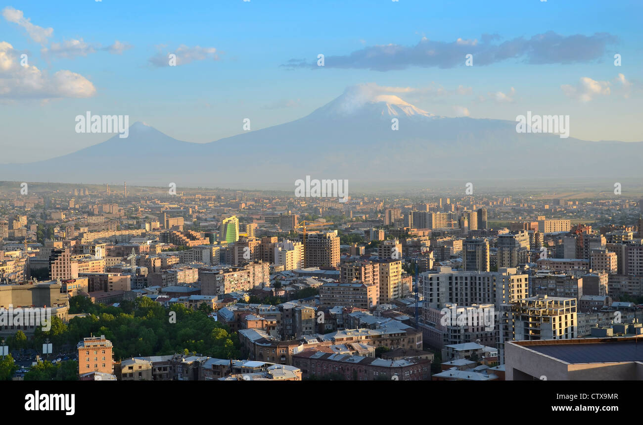 Armenien. Blick auf die Stadt von Yerevan und Ararat Berg. Stockfoto