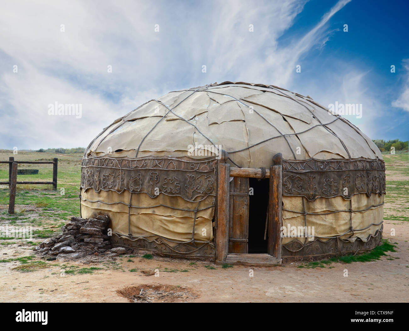 Traditionelle mongolische Jurte von Tierhäuten gemacht Stockfoto