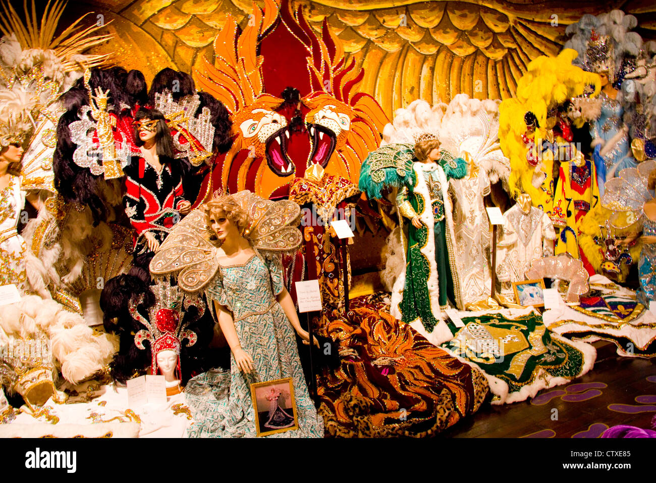 Karneval Kostüme, Mardi Gras Museum befindet sich an der Central School Kunst & Humanities Center in Lake Charles, LA, USA Stockfoto