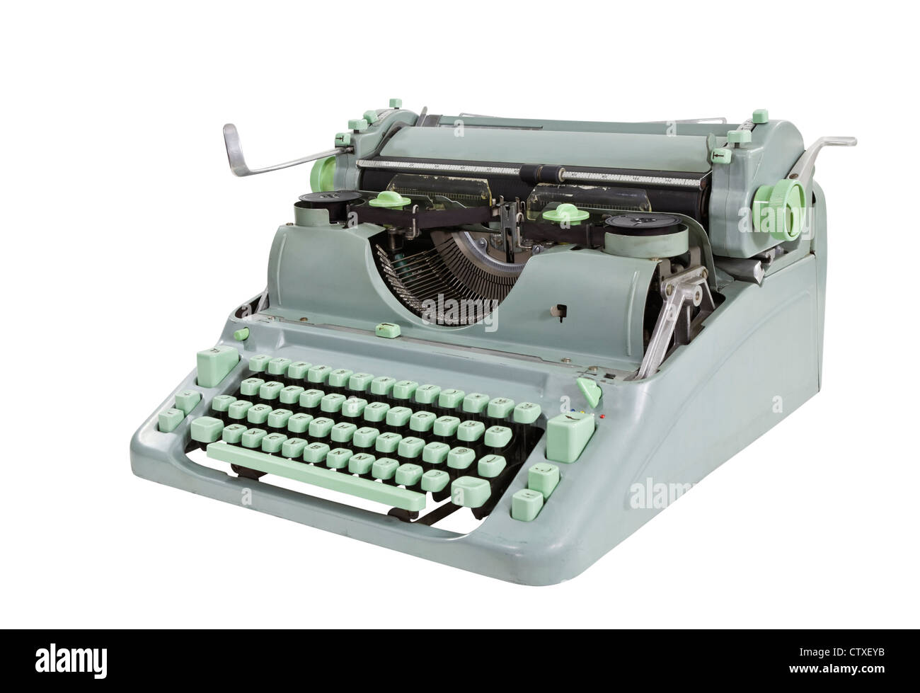 Vintage grün 1960 Schreibmaschine mit Schneidepfad isoliert. Stockfoto
