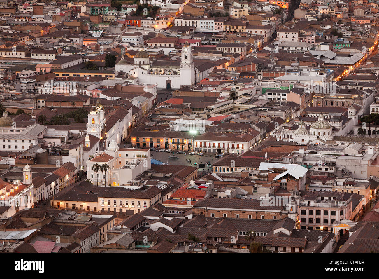 Altstadt von Quito vom Panecillo Statue Stockfoto