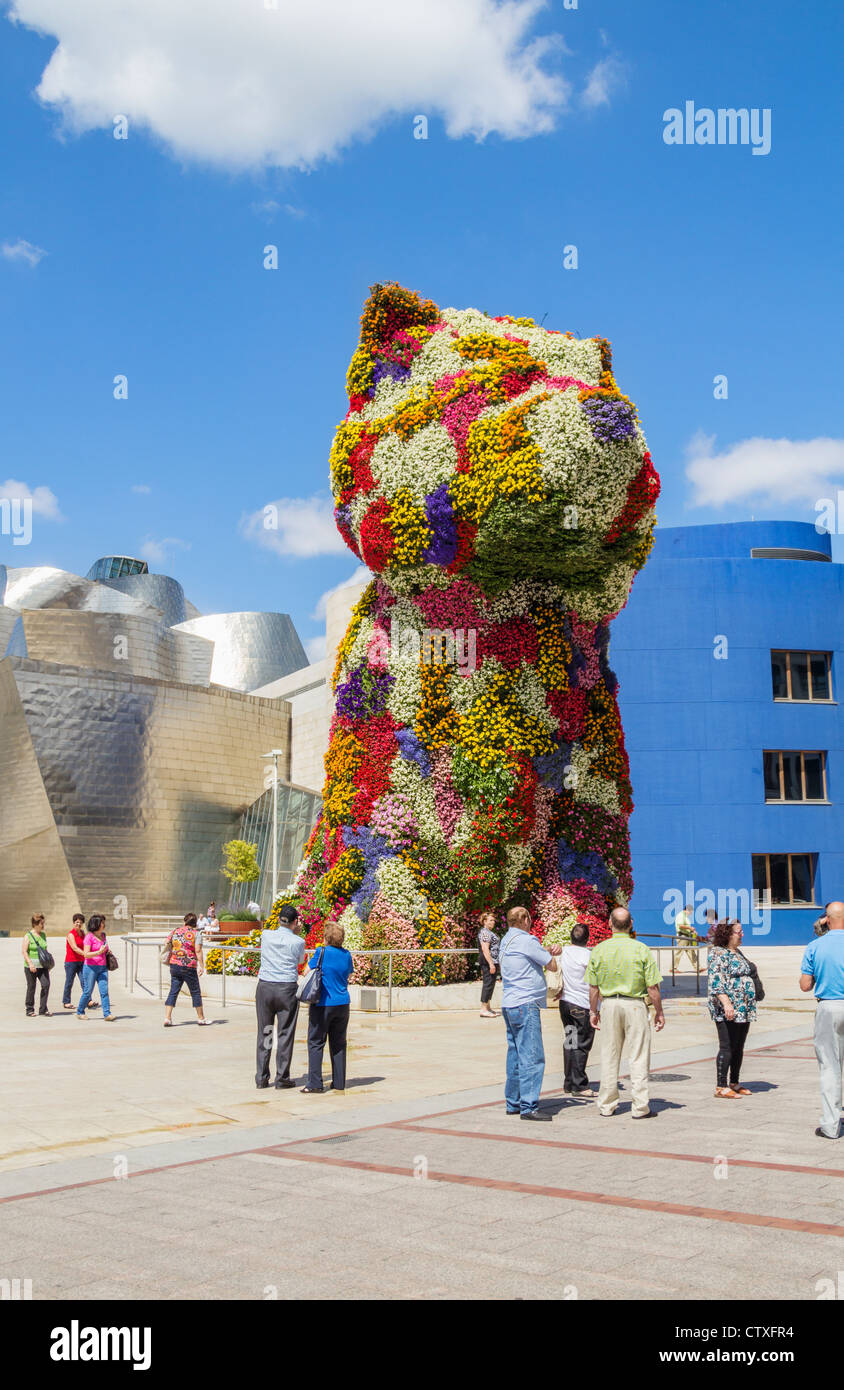 Jeff Koons Welpen Skulptur außerhalb Guggenheimmuseum in Bilbao, Baskenland, Spanien Stockfoto