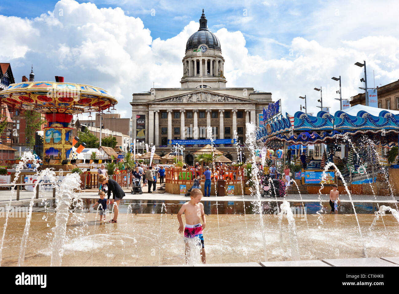 Nottingham Riviera, vorübergehende künstliche Stadtstrand in den alten Marktplatz, Stadtzentrum Nottingham UK Stockfoto