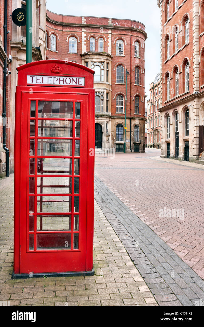 Rotes Telefon box im Bereich Lace Market Stadtzentrum Nottingham UK Stockfoto