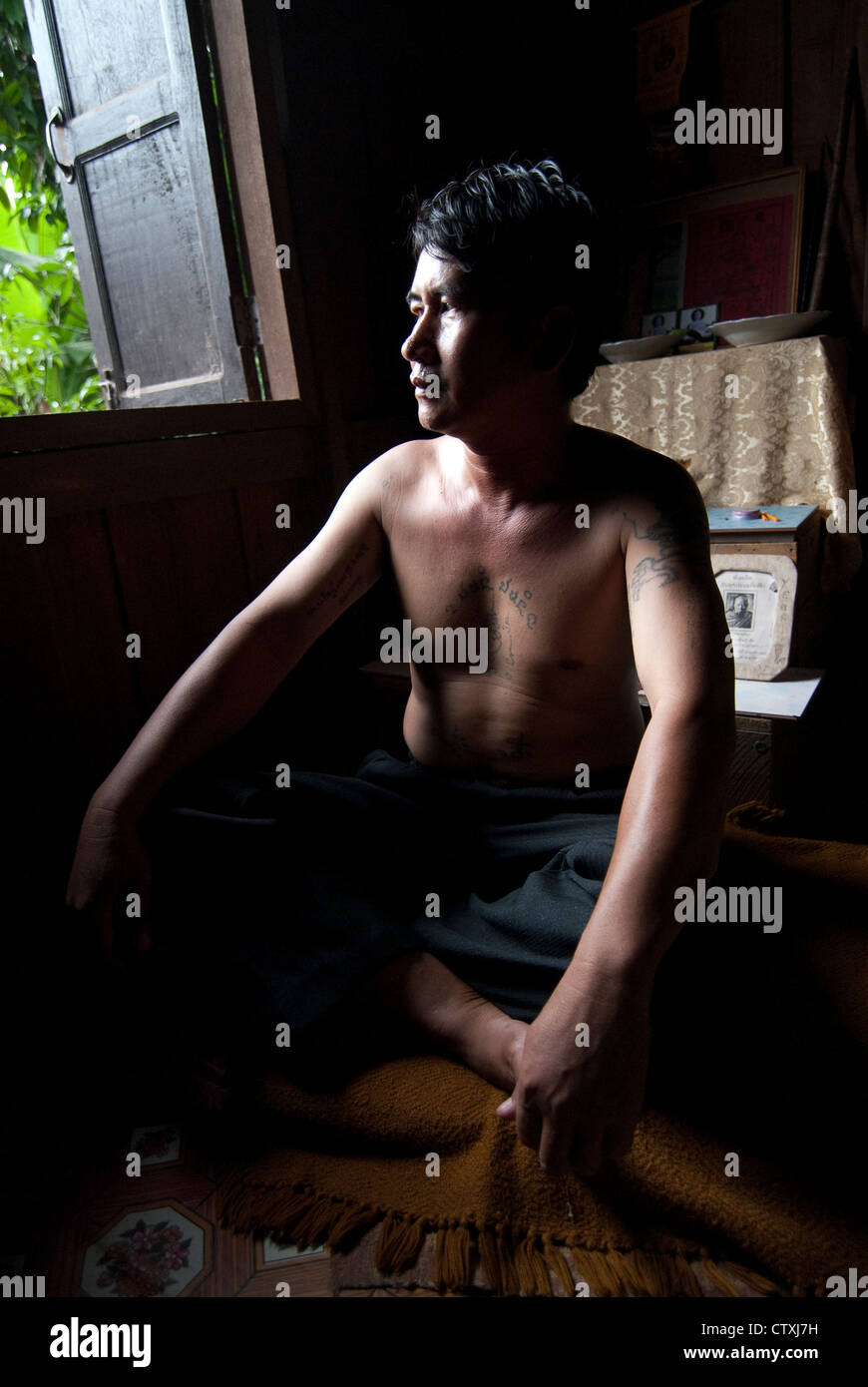 Als Tik. Lehrer des traditionellen Tanzes. Luang Prabang, Laos. Die Sak Yan (Schutz Tattoos) Tradition in Laos ist viel vermindern Stockfoto