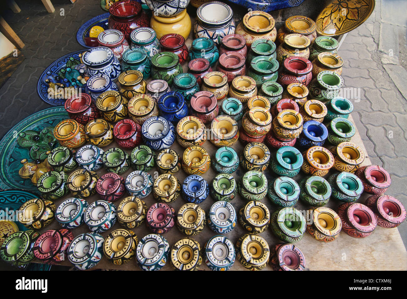 Souvenirs zum Verkauf auf dem Quartier Habous-Basar in Casablanca, Marokko Stockfoto