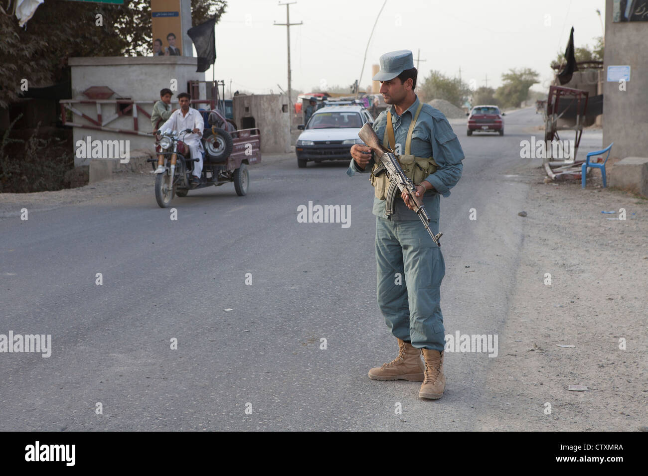 Afghanische nationale Polizei-Offizier vom Dienst in Kunduz, Afghanistan. Stockfoto