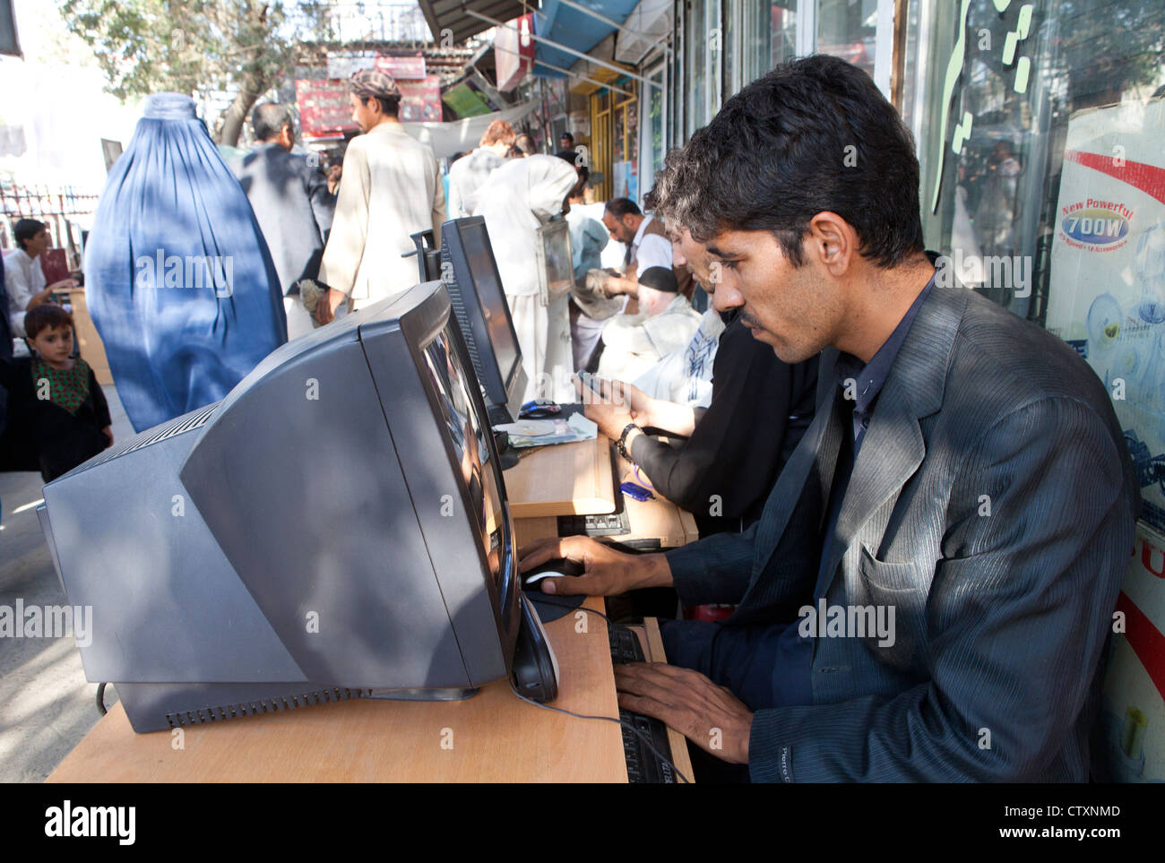 Musik und Filme Verkäufer in Kunduz, Afghanistan Stockfoto