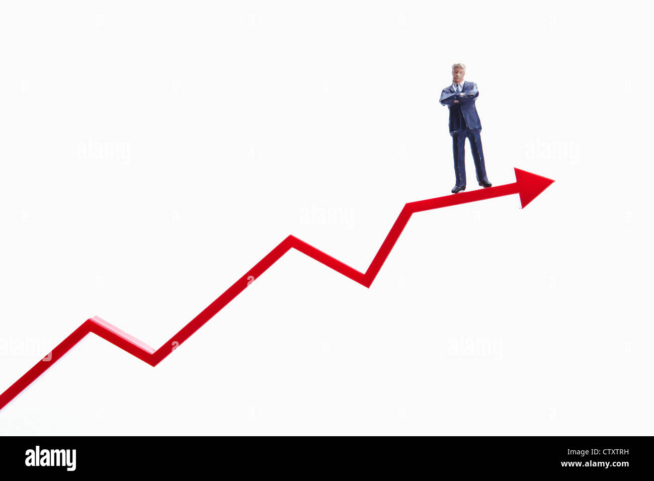Eine Mann-Figur auf roten steigenden chart Stockfoto