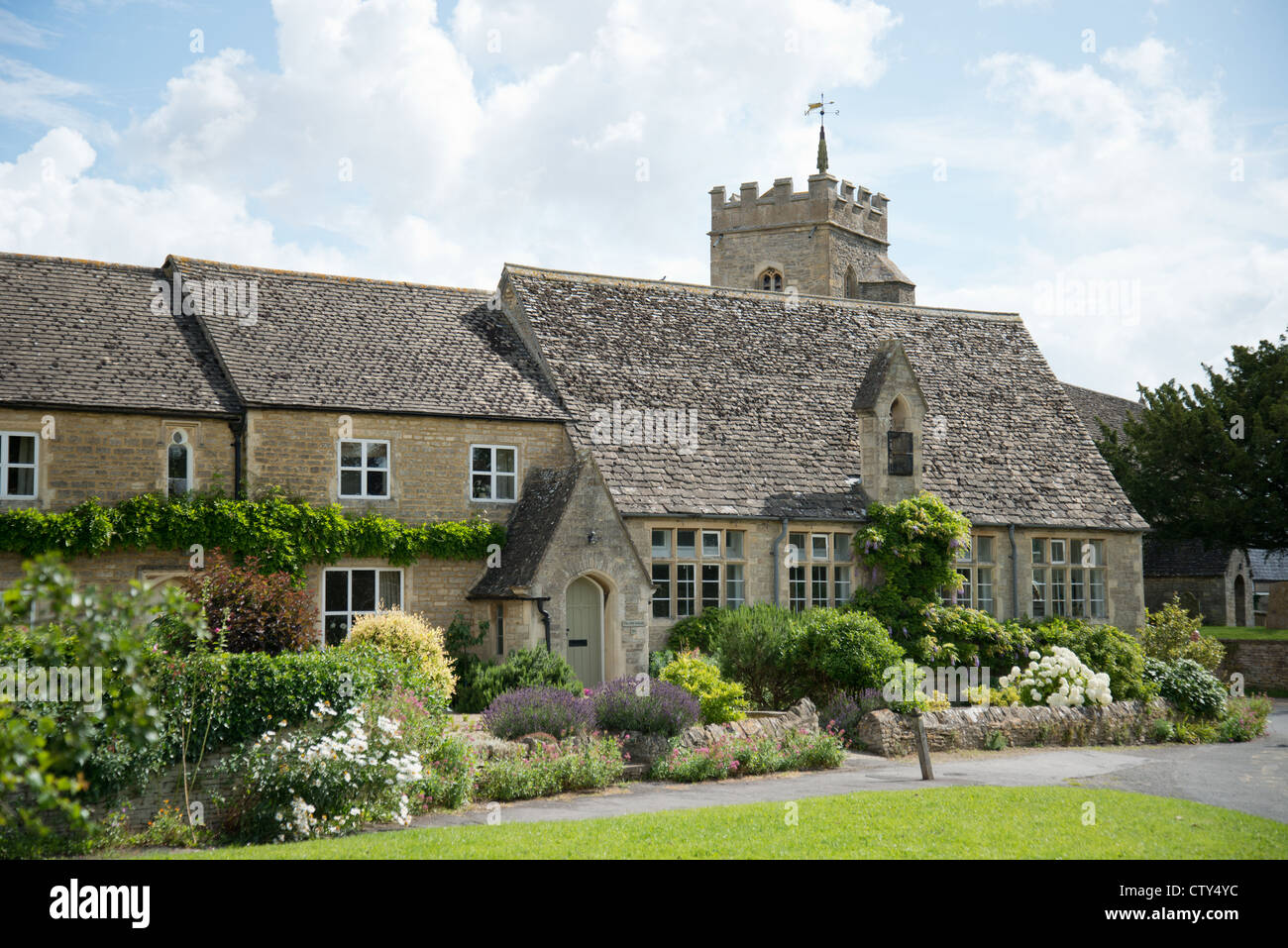 Hütten am Dorfanger, Ducklington, Oxfordshire, England, Vereinigtes Königreich Stockfoto