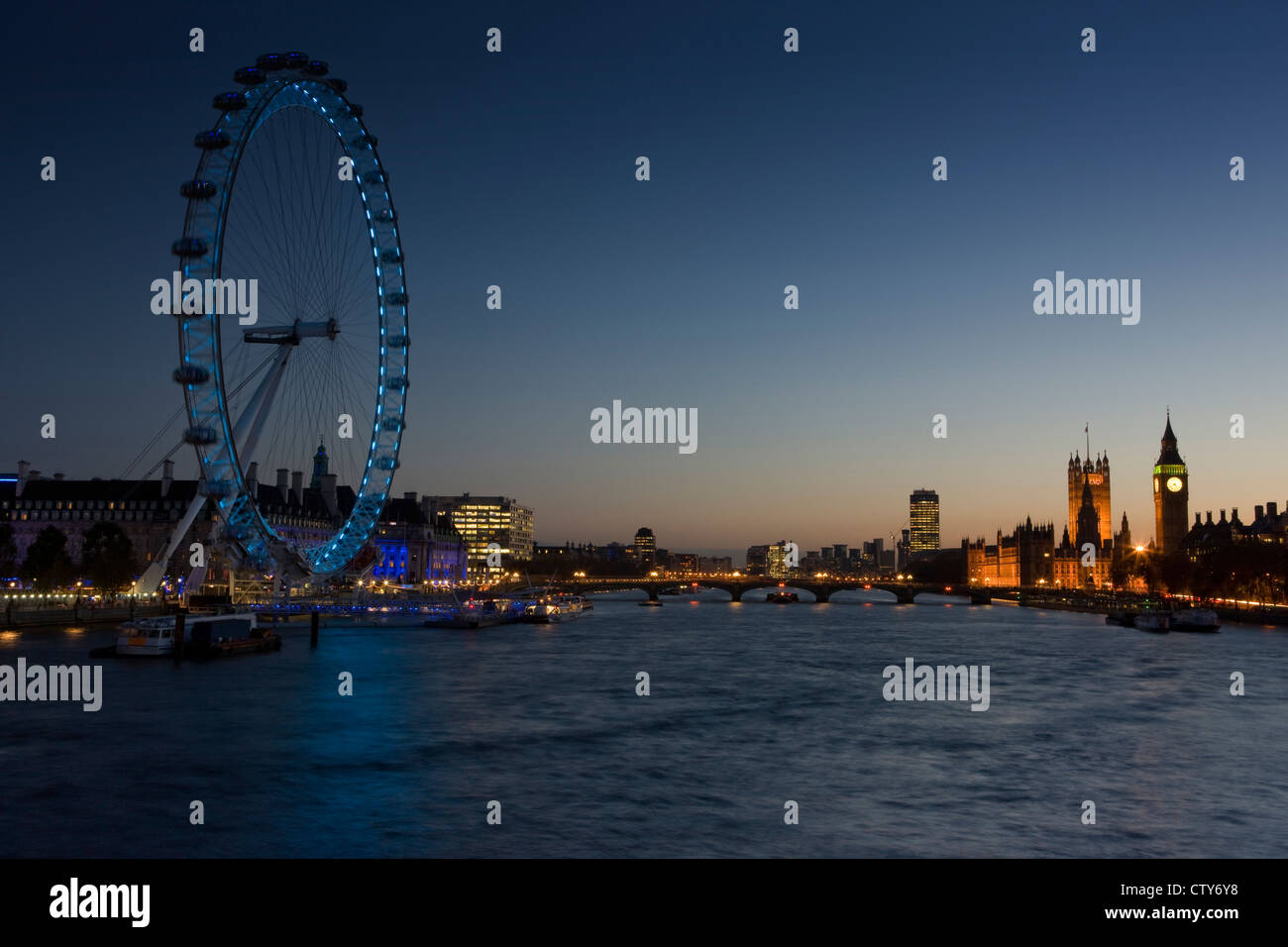 Ansicht von Hungerford Bridge Stockfoto
