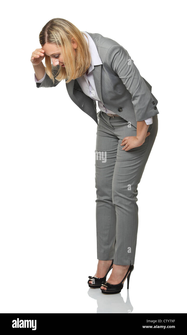 blonde Unternehmerin Blick nach unten isoliert auf weiss Stockfoto