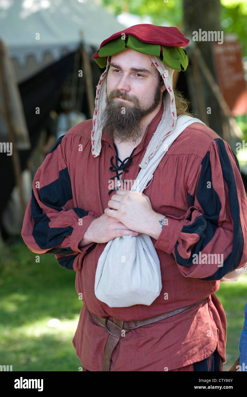 Mann mit mittelalterlichen Maske auf Gotland festival Stockfoto