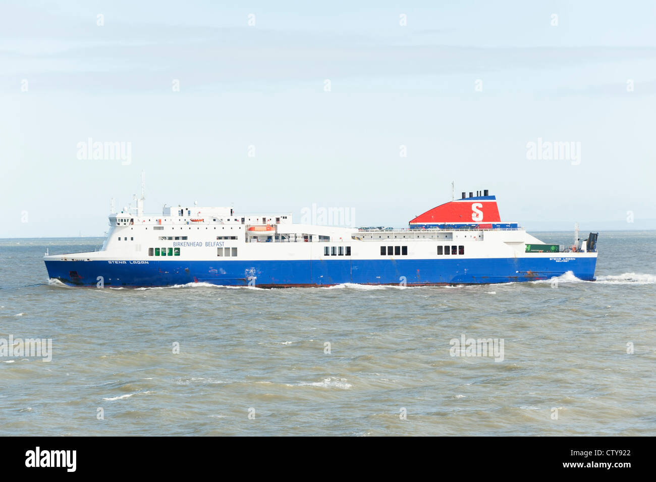 Stena Line Lagan Birkenhead Belfast Autofähre in der Mündung des Mersey Stockfoto