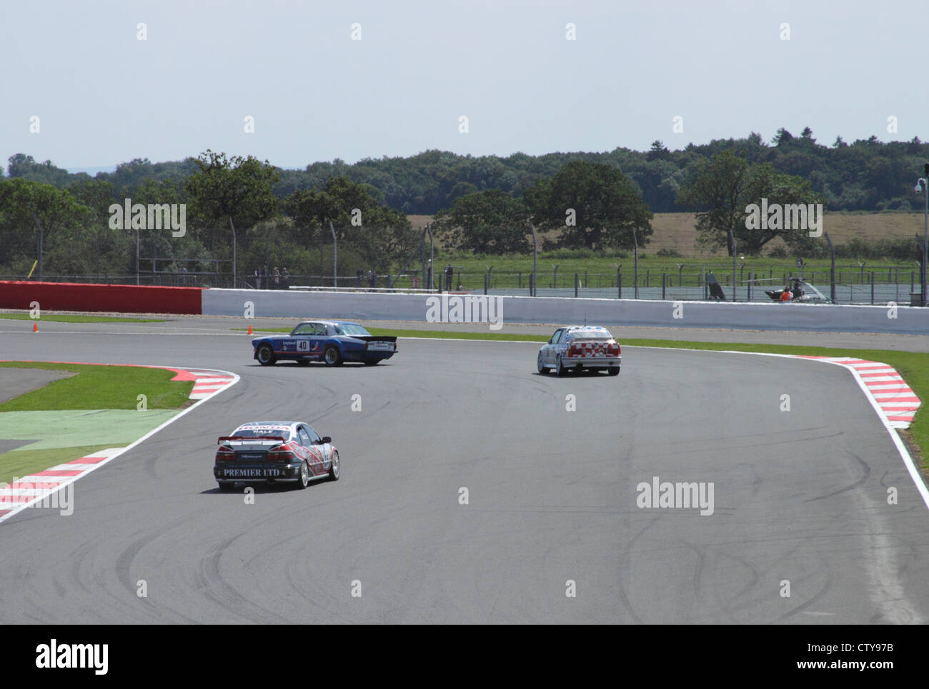 Rennen in die Schlaufe am Fujifilm Tourenwagen Trophäe 1970-2000 Silverstone Classic 22. Juli 2012 Stockfoto