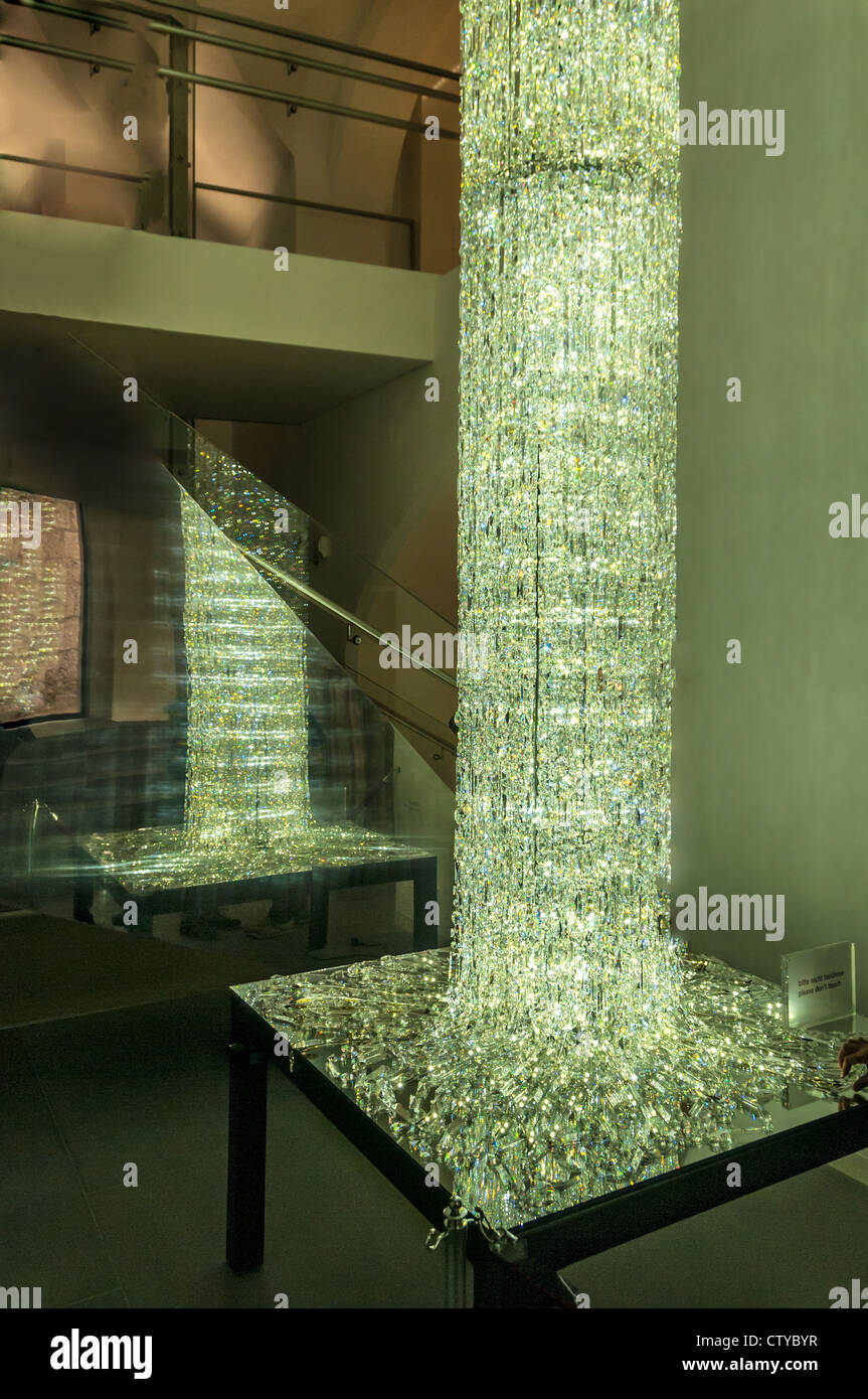 Glassäule im Swarovski shop Stockfoto