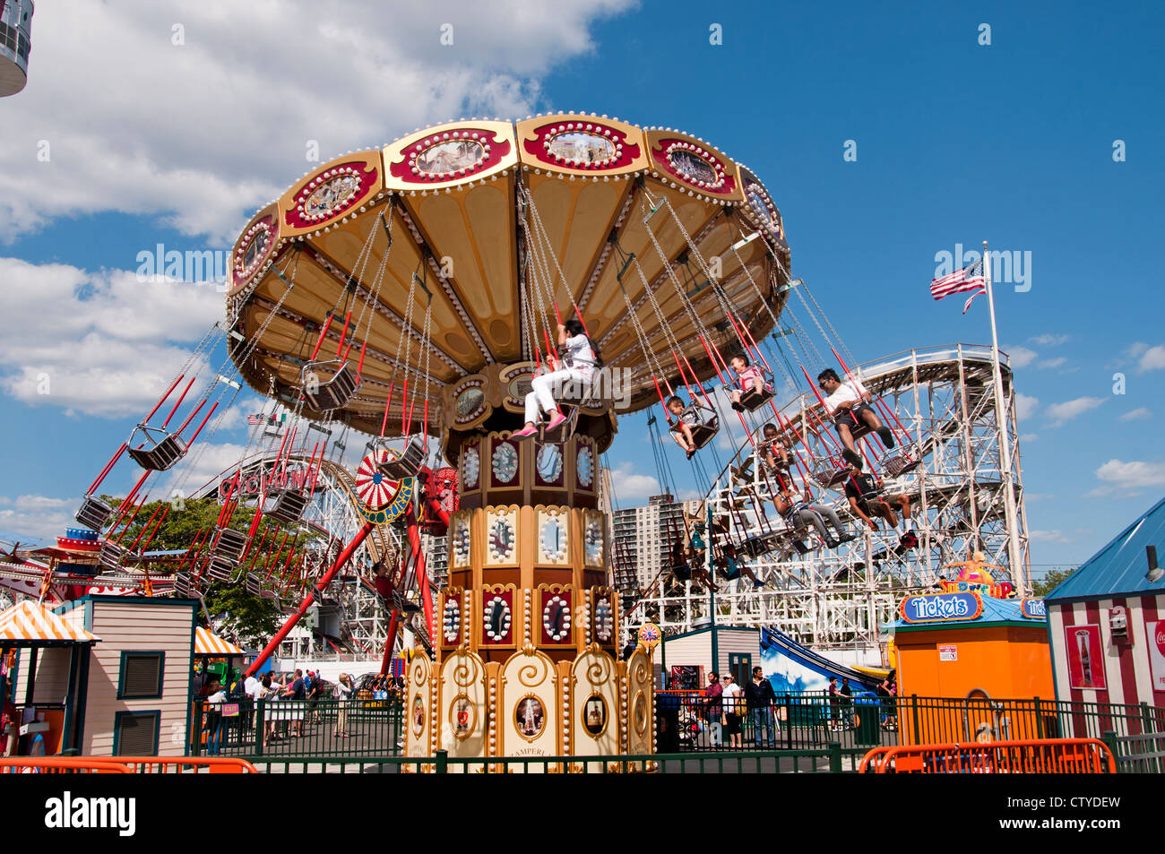 Deno es Wonder Wheel Vergnügungspark Coney Island Luna Beach Boardwalk Brooklyn New York Stockfoto