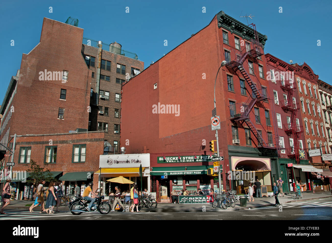 Bleecker Street 6th Avenue West Village (Greenwich Village) Manhattan New York Vereinigte Staaten von Amerika Stockfoto