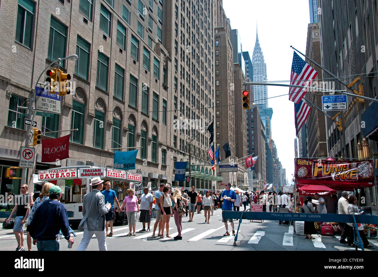 Am Wochenende Street Market Lexington Avenue Midtown Center East Manhattan New York Chrysler Building Vereinigte Staaten von Amerika Stockfoto