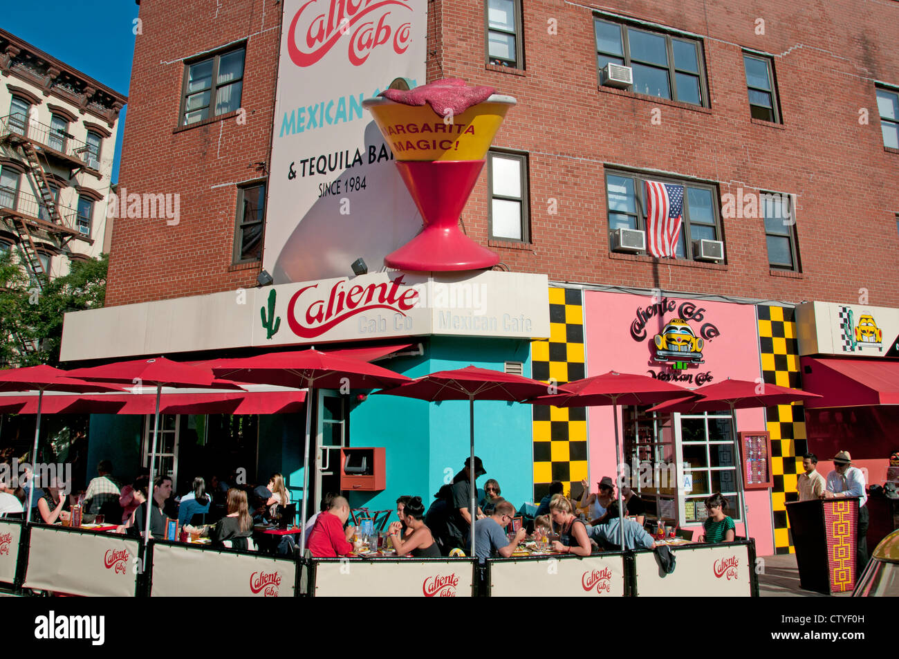 Dorf (Greenwich Village) Westterrasse Caliente bar Kneipe Café Diner Restaurant Manhattan New York Vereinigte Staaten von Amerika Stockfoto