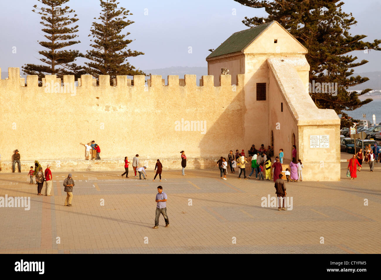 Abend am Platz Moulay Hassan Square, Essaouira, Marokko Afrika Stockfoto