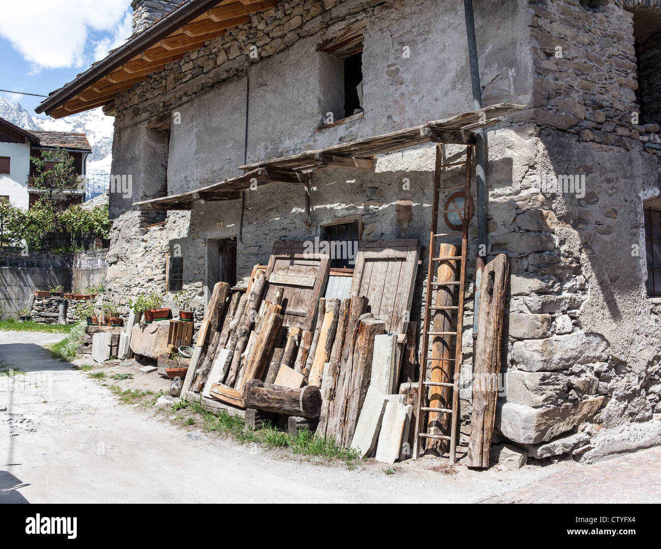 Traditionelle Gebäude im Dorf Verrand in der Region Ski-Resort-Stadt von Courmayeur in Italien Stockfoto