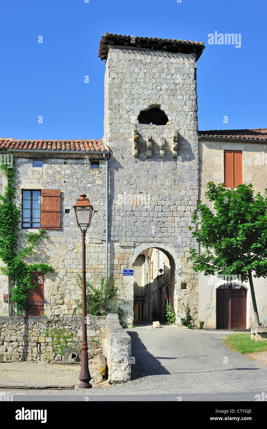 Mittelalterliche Stadttor an La Romieu, Gers, Pyrenäen, Frankreich Stockfoto
