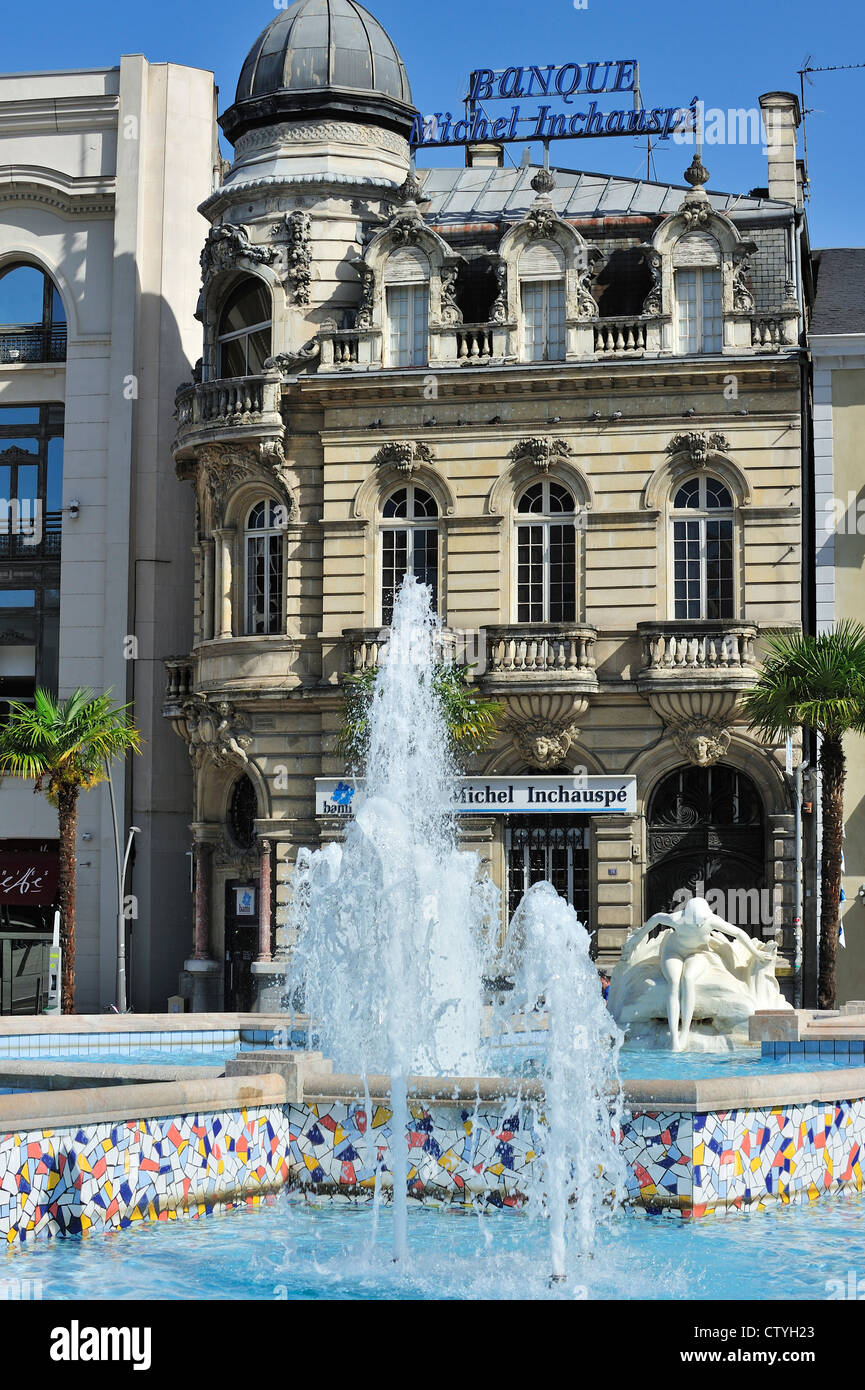 Brunnen in die quadratische Place Clemenceau in Pau, Pyrenäen, Frankreich Stockfoto