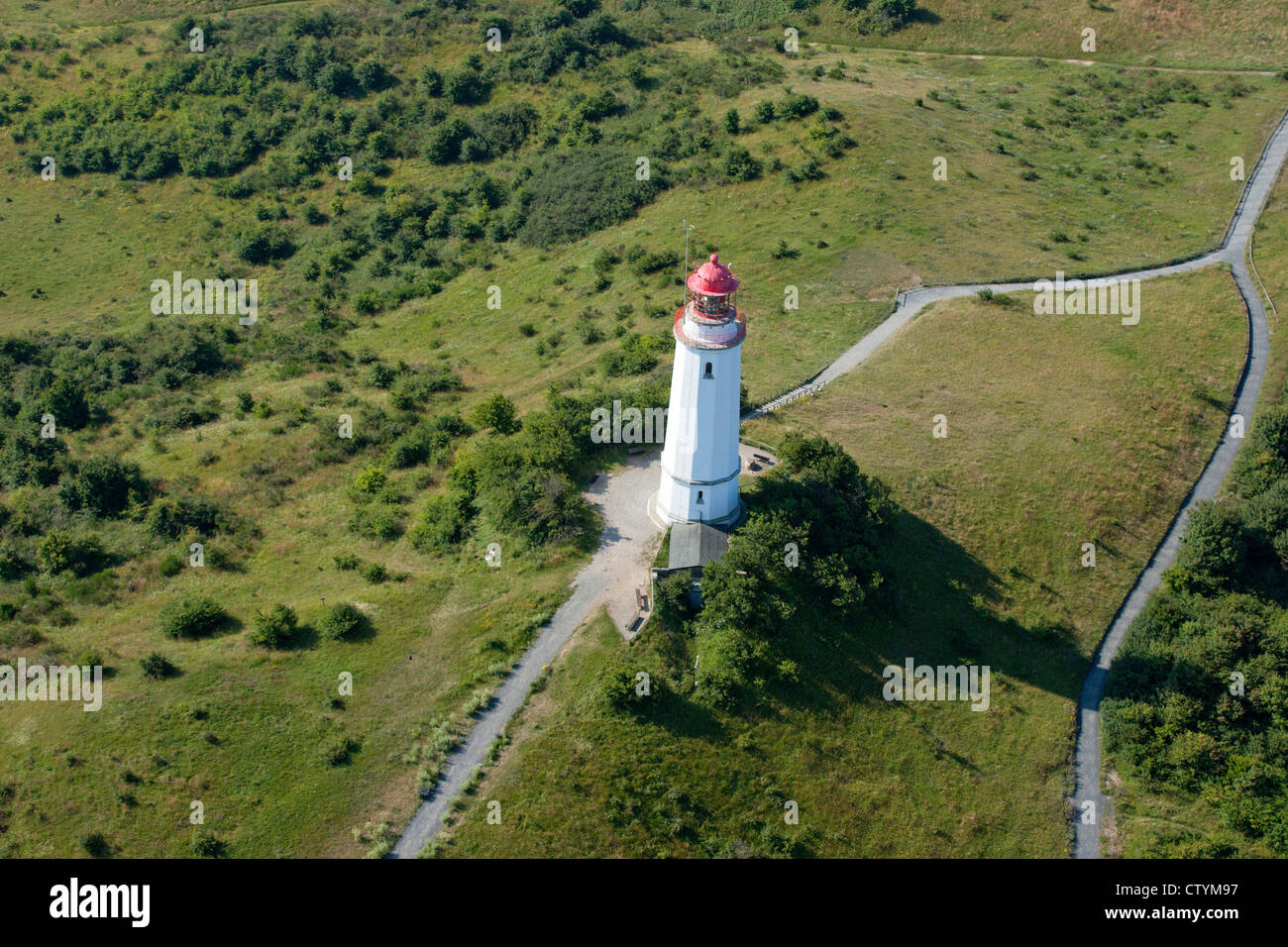 Luftaufnahme des Leuchtturms am Dornbusch Hill, Insel Hiddensee, Ostseeküste, Mecklenburg-West Pomerania, Deutschland Stockfoto