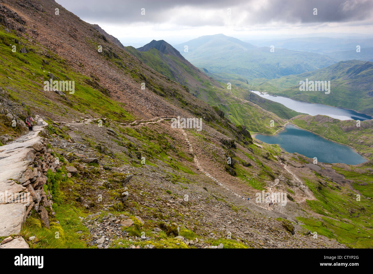 Blick von Pyg Track über Glaslyn und Llyn Sheetrim, Snowdonia-Nationalpark, Wales Stockfoto
