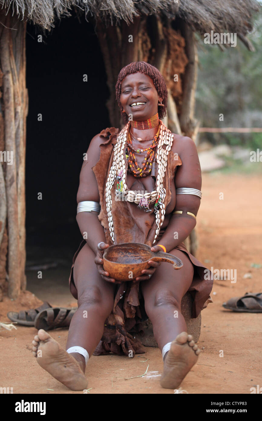 Indianerin im Omo-Tal, Äthiopien (Hamar Stamm) Stockfoto
