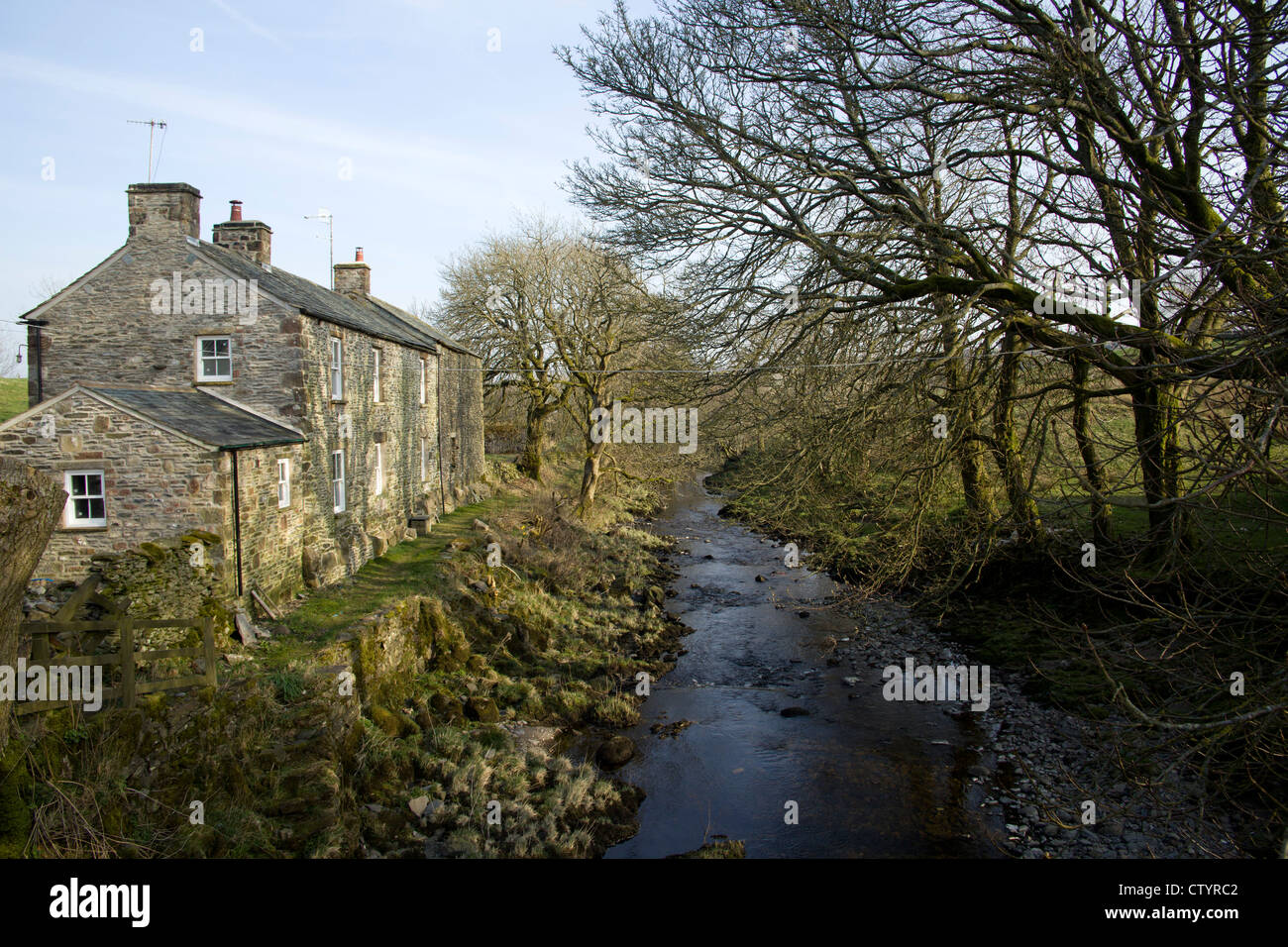Cumbrian Häuser und Birk Beck Greenholme, Tebay, Cumbria. Samstag, 24. März 2012. Stockfoto