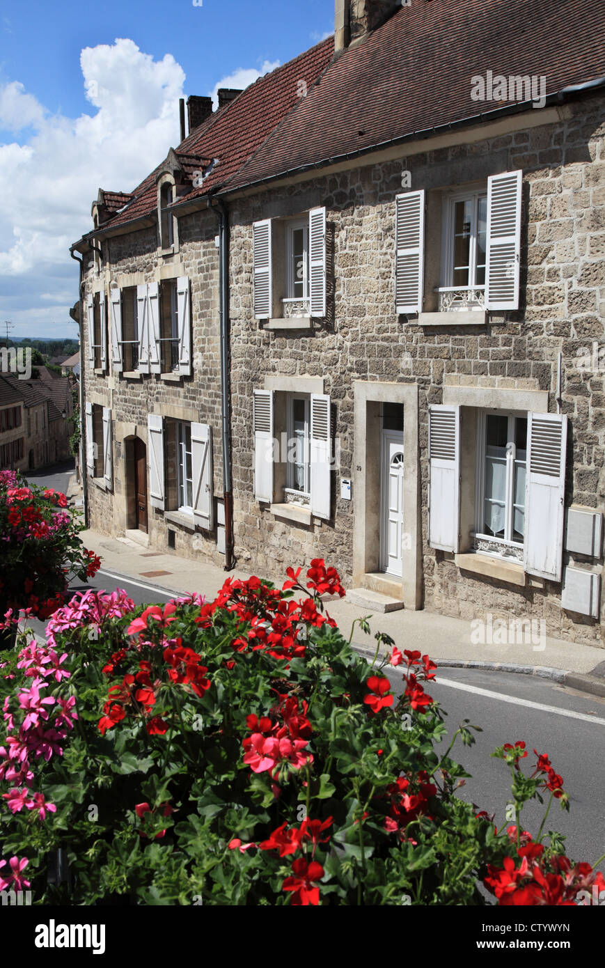 Traditionelle Steinhäuser Stadt in der französischen Stadt St. Leu d'Esserent Stockfoto