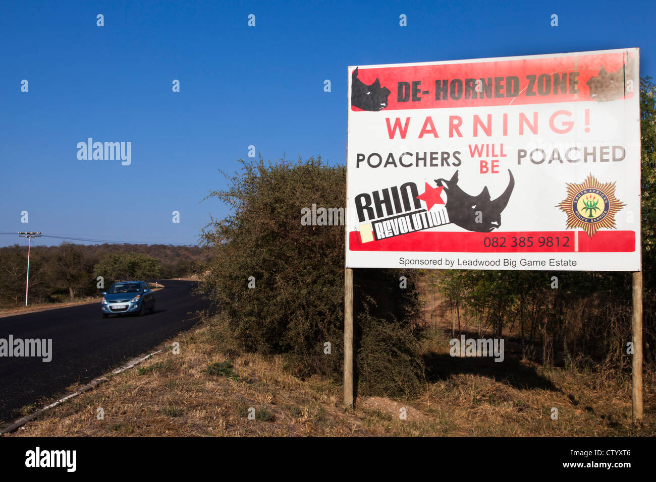 Schild Warnung vor Nashorn-Wilderei, Hoedspruit, Südafrika Stockfoto