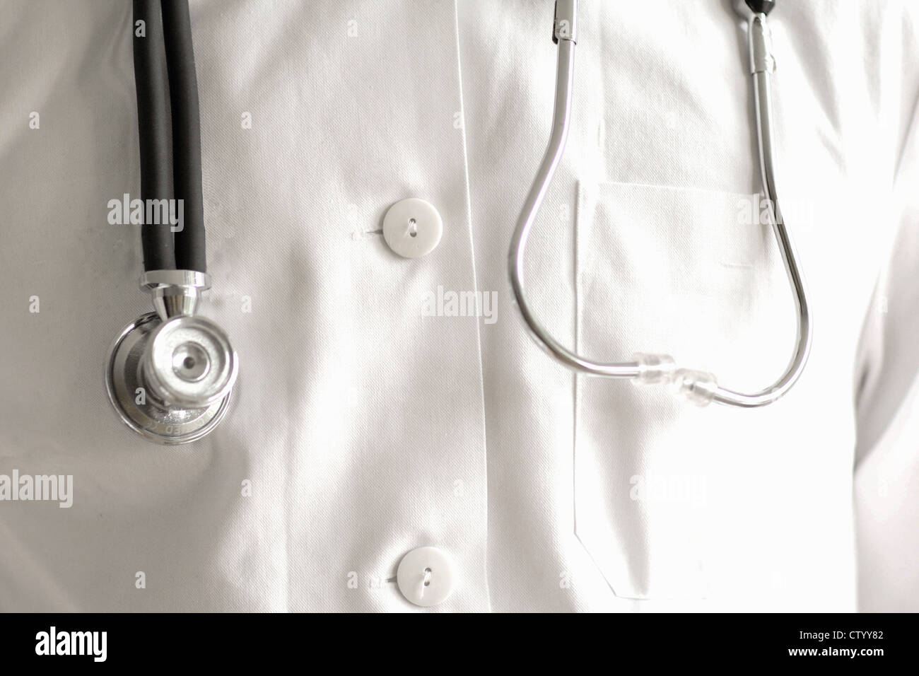 Nahaufnahme von Stethoskop und Lab coat Stockfoto