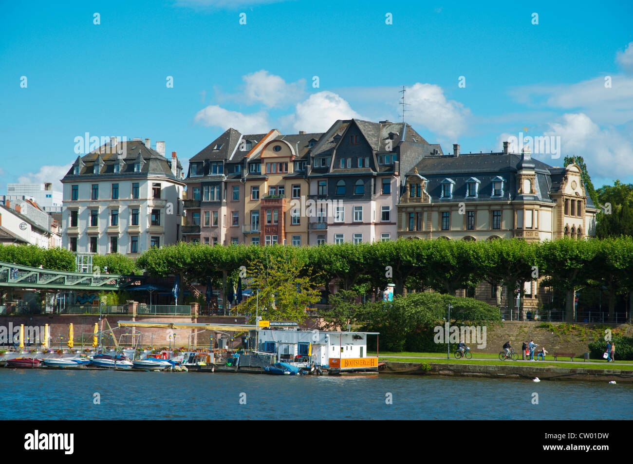 Museumsufer im Stadtteil Sachsenhausen Main am Flussufer Frankfurt Am Main Stadtstaat Hessen Deutschland Europa Stockfoto