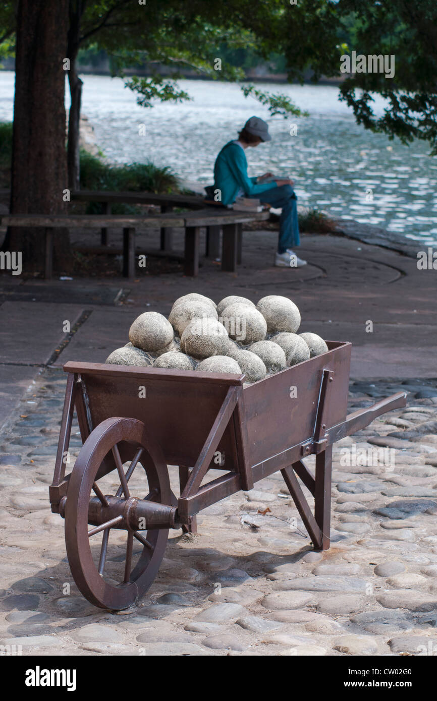 Detail der gestaltete Uferpromenade von Fairmount Wasserwerk am Fluss Schuylkill, Philadelphia, Pennsylvania, USA Stockfoto