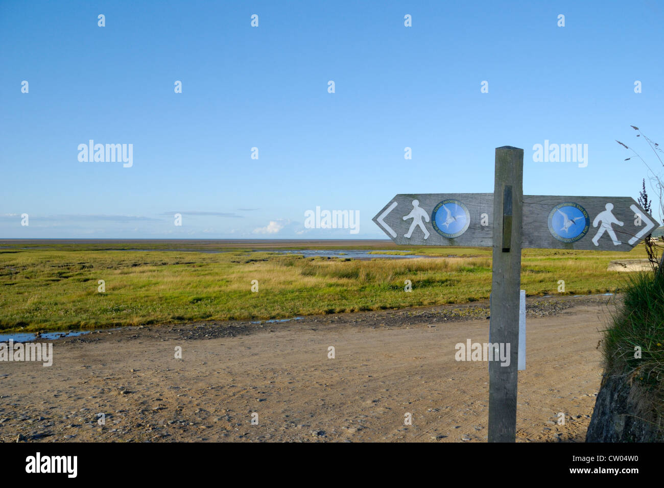 Anglesey Coastal Path Schild am Red Wharf Bay, Anglesey, Nordwales Stockfoto