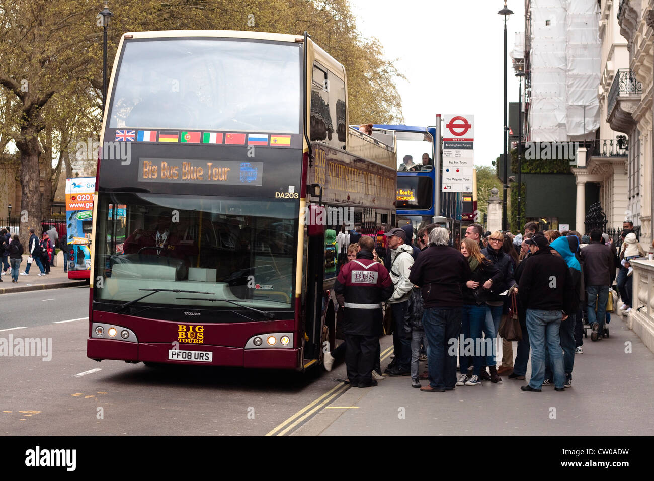 Ein geparkten Big Bus Tours Bus mit Fahrgästen immer bereit, zu beginnen. London, UK Stockfoto