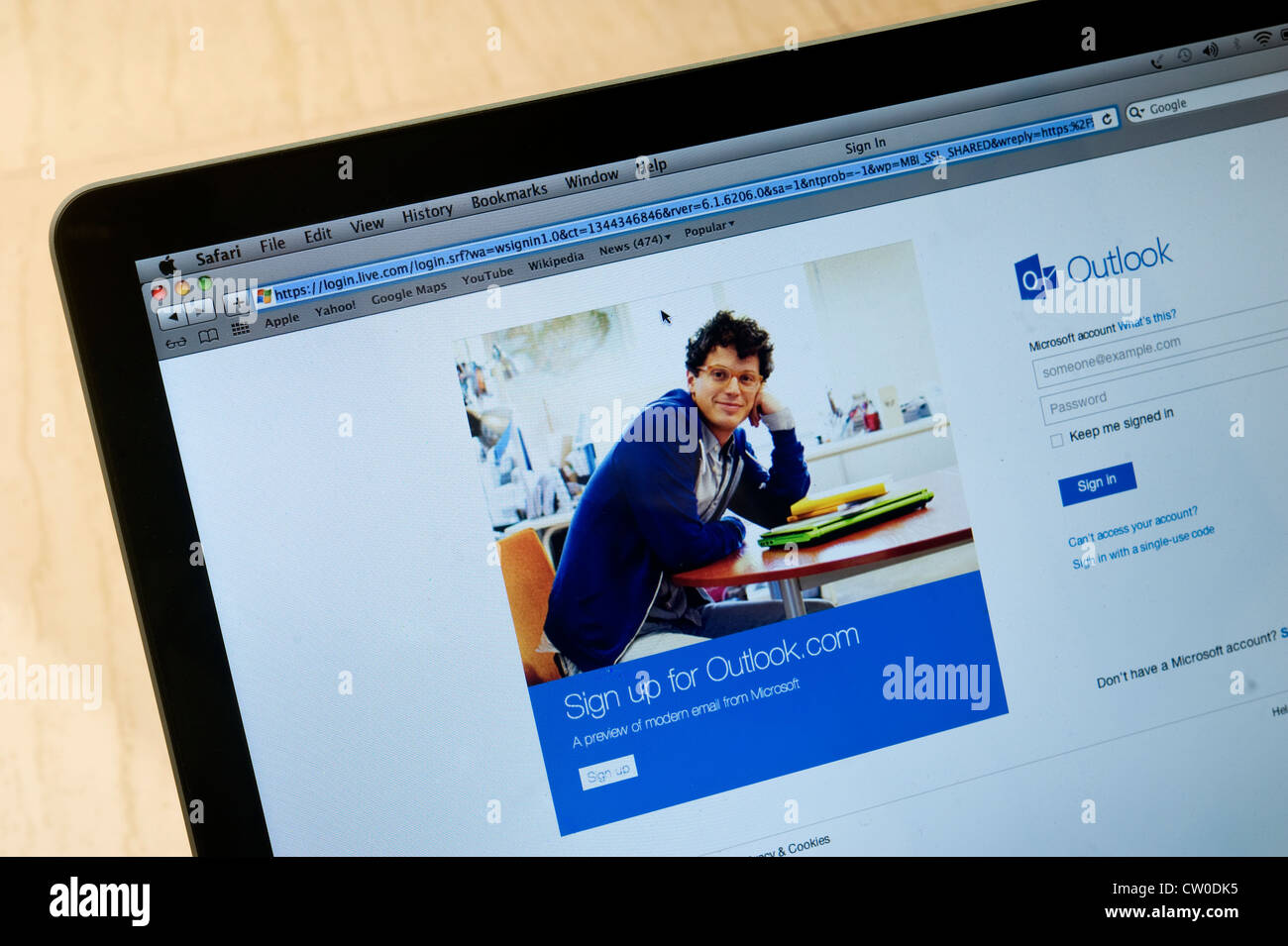 Microsoft Outlook-Landing-Page auf einem Macpro Bildschirm Stockfoto