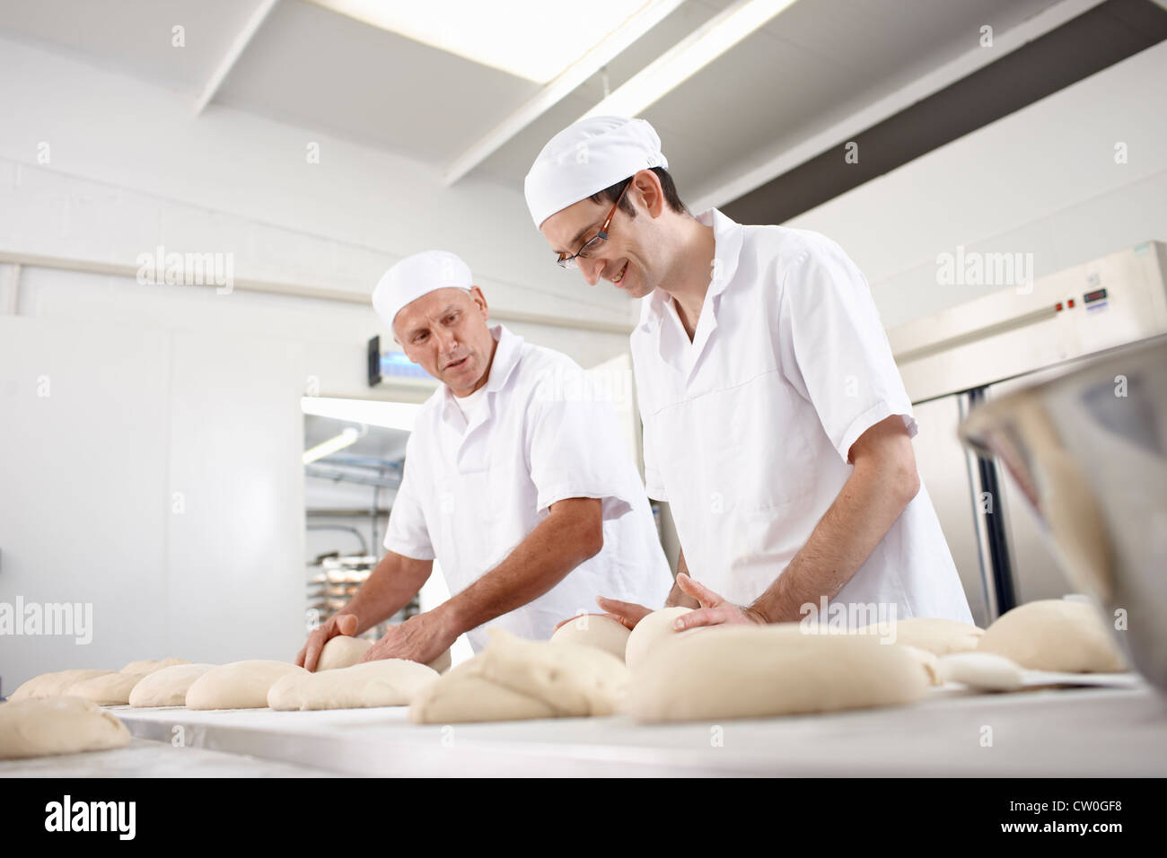 Köche in der Küche Backen Stockfoto