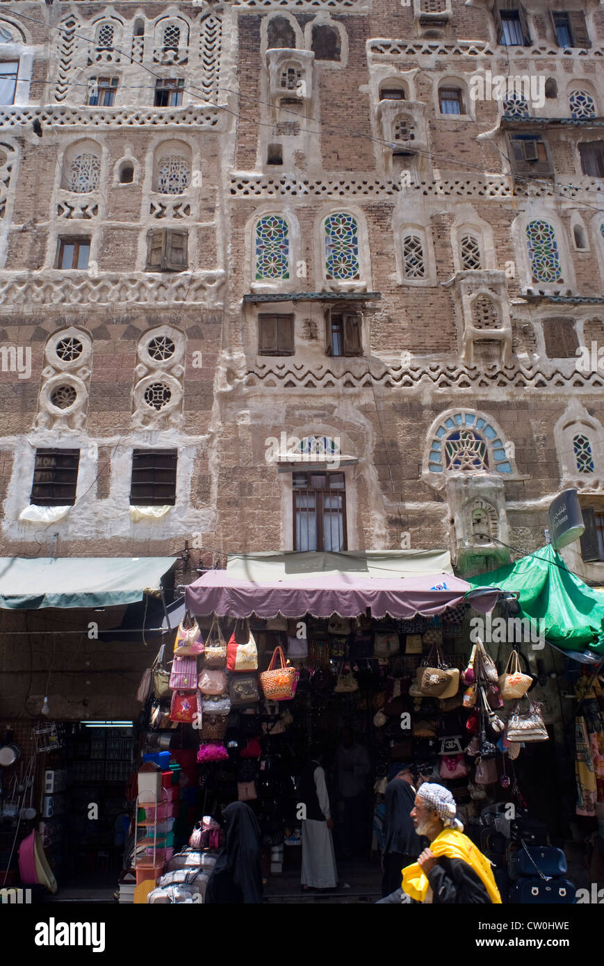 Kaufen Sie in der Altstadt von Sana ' a, ein UNESCO-World Heritage Site, Jemen, Westasien, Arabische Halbinsel ein. Stockfoto