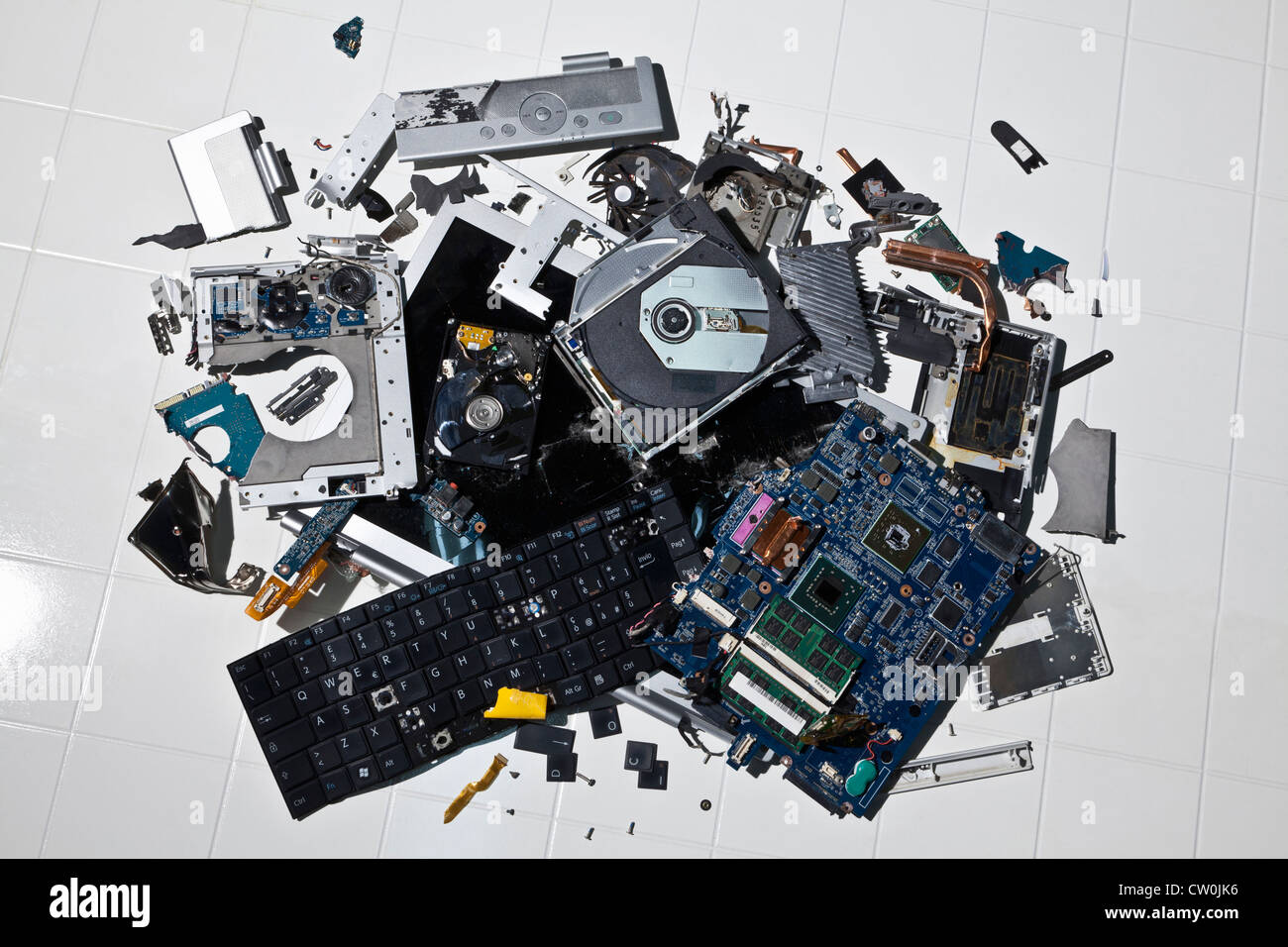 Haufen von zertrümmerten Computerteile Stockfoto