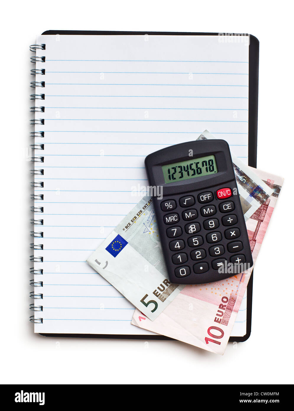 Notebook mit Euro Geld und Rechner auf weißem Hintergrund Stockfoto