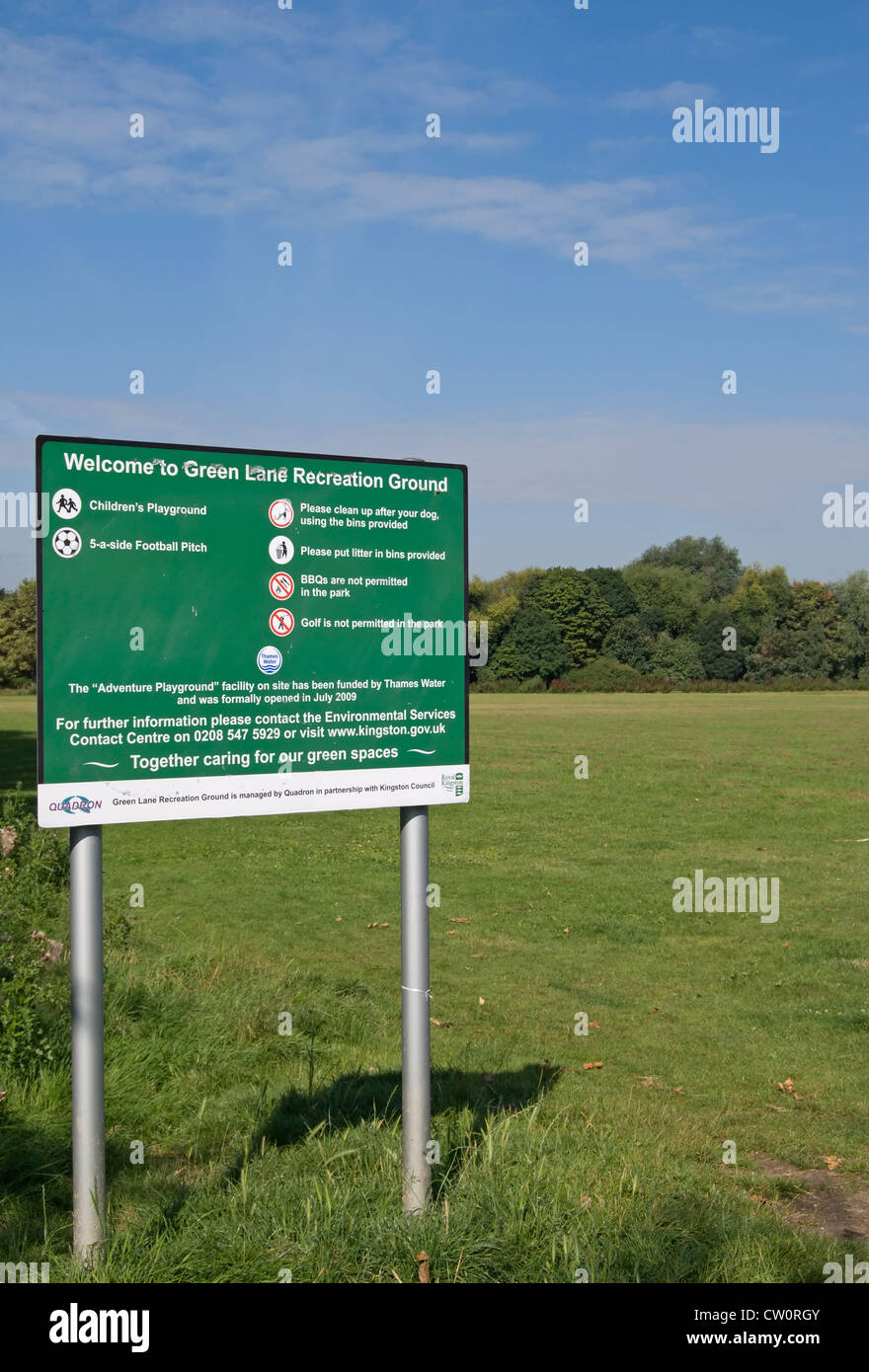 Willkommens-Schild am grünen Gasse Spielgelände, new Malden, Surrey, england Stockfoto