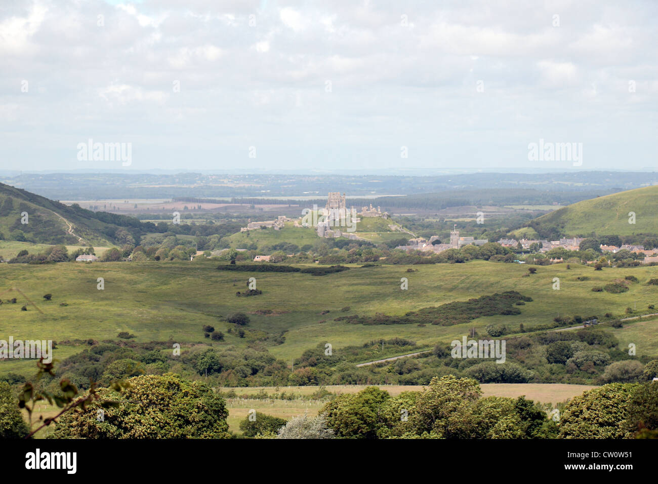 Fernsicht auf Corfe Castle, Dorset, UK (diese Ansicht ist aus dem Süden in der Nähe von Kingston Blick nach Norden). Stockfoto
