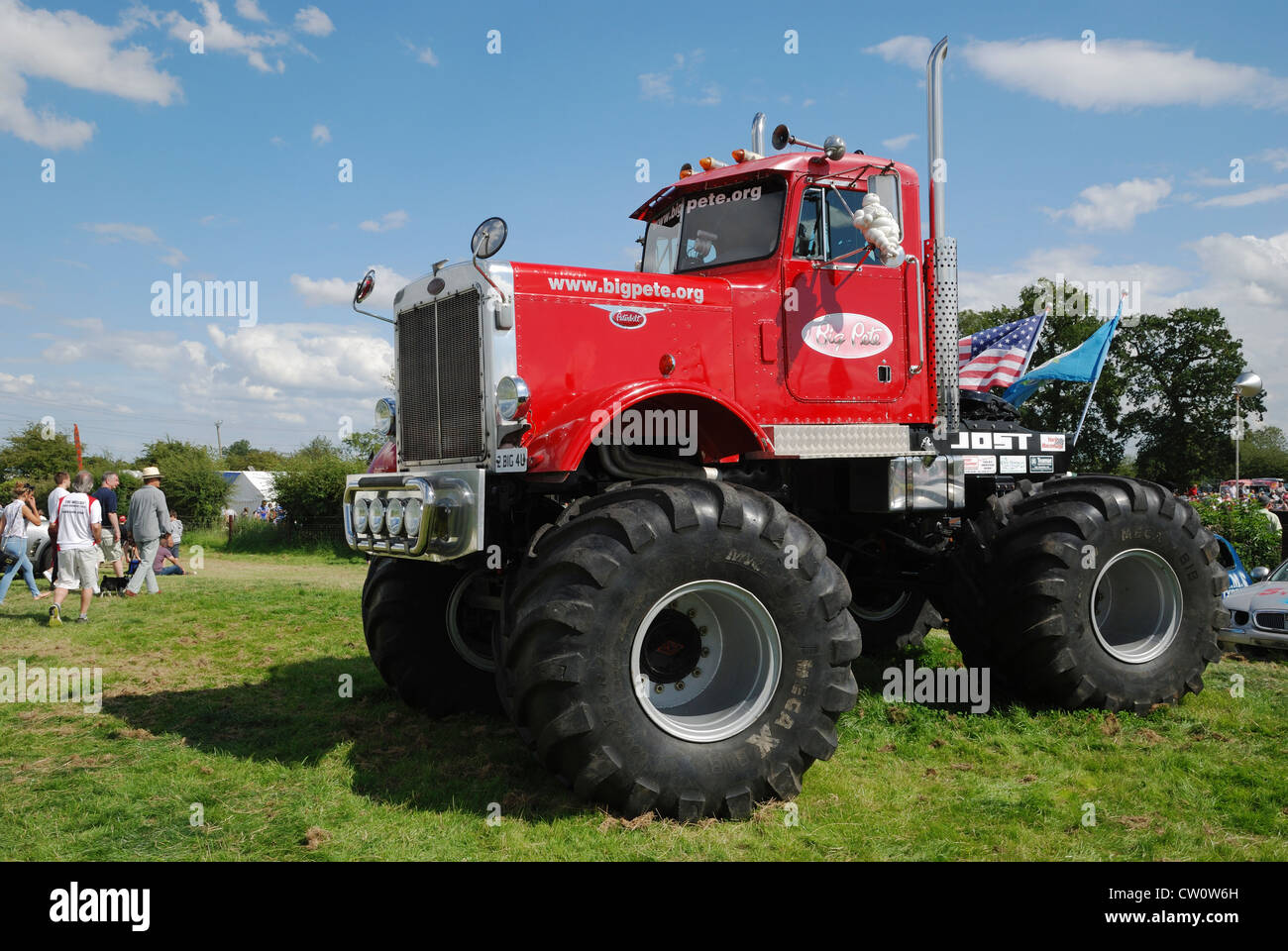 Die Big Pete-Monster-Truck auf dem Display an der Heckington Show, Lincolnshire, England. Stockfoto