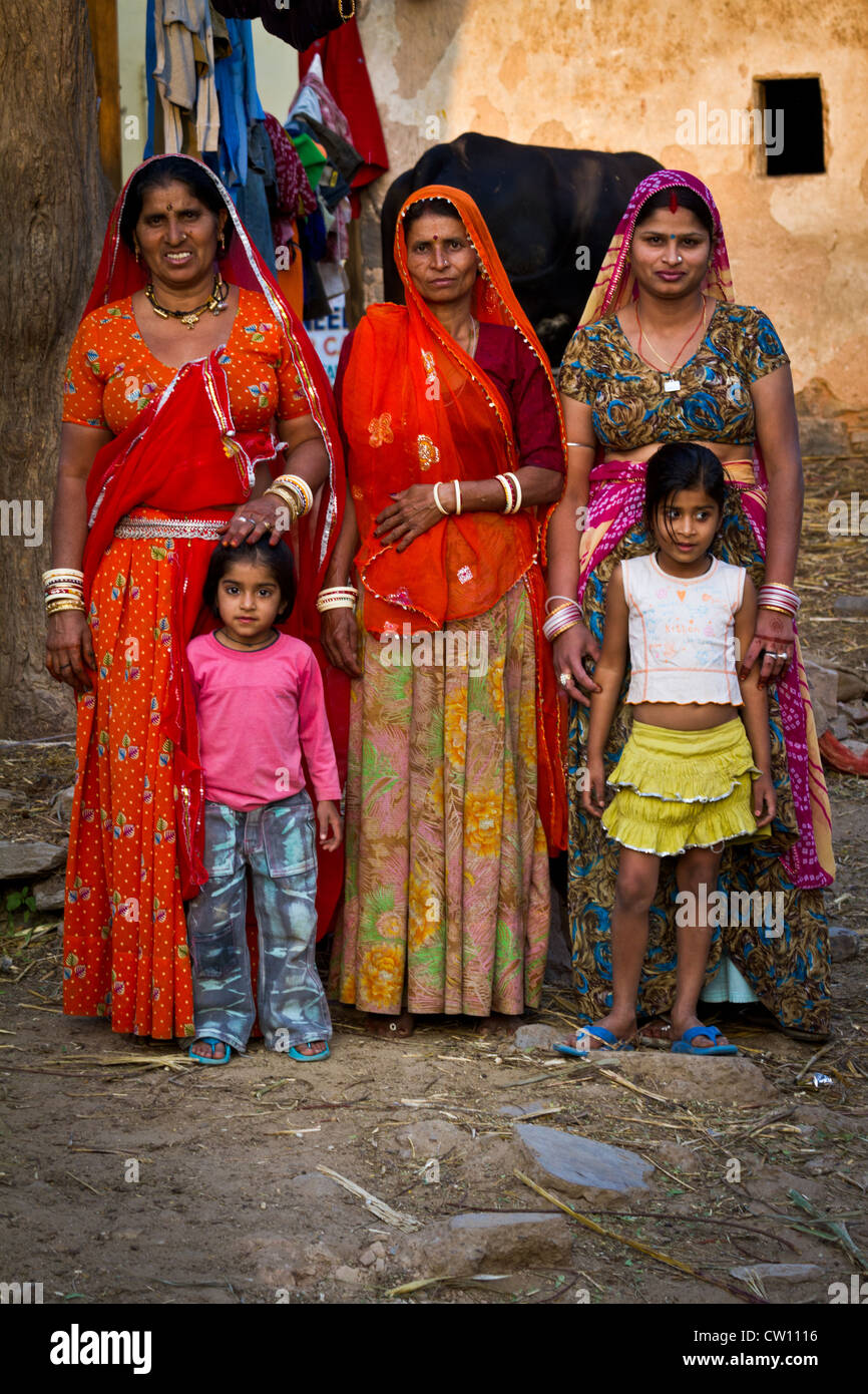 Familie von fünf Frauen in der Heiligen Stadt Pushkar Stockfoto